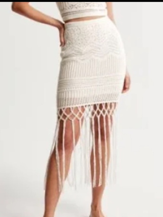 Abercrombie & Fitch Dresses & Skirts - Abercrombie Crochet-Style White Fringe Knit skirt